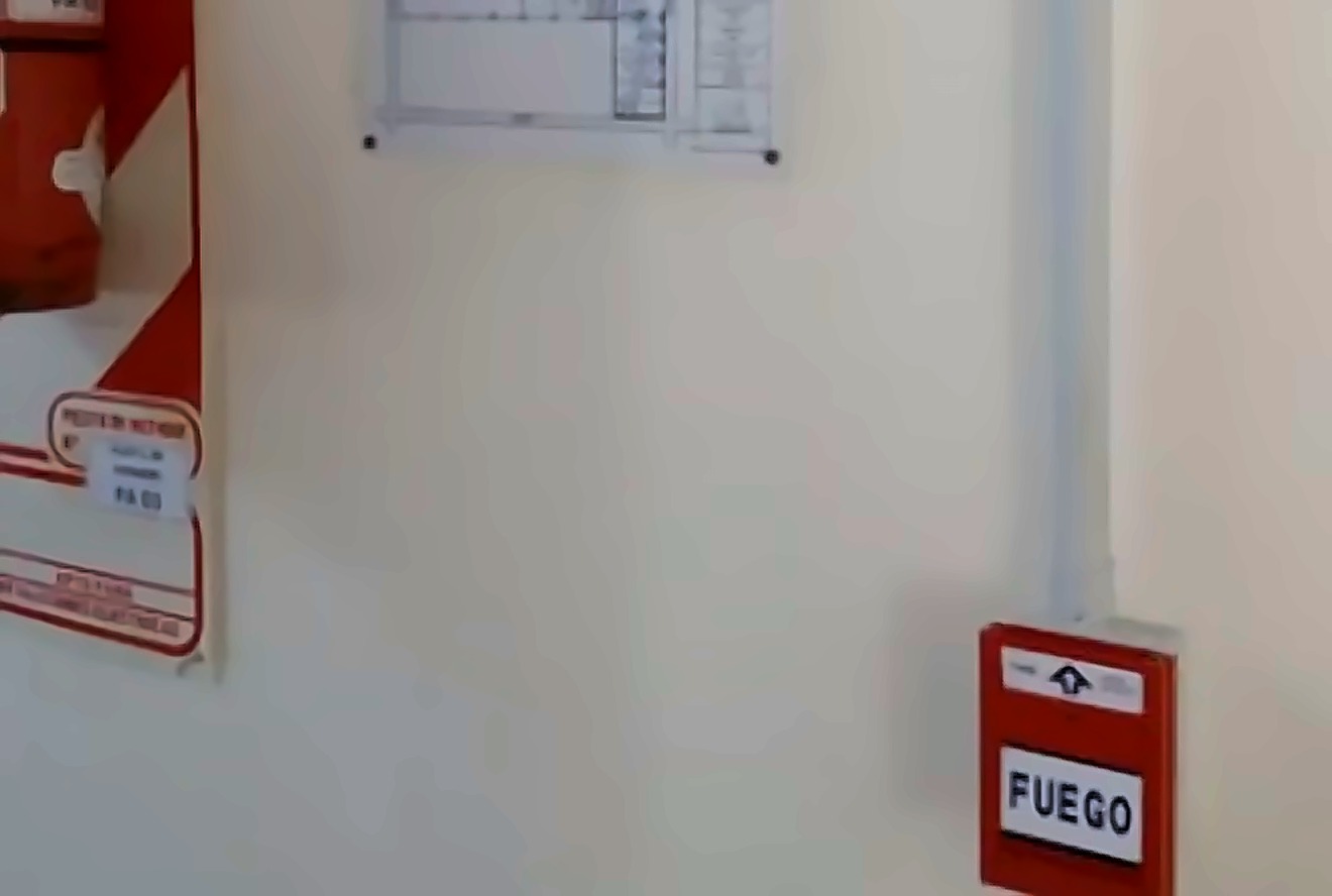 Detector de incendio instalado en pared